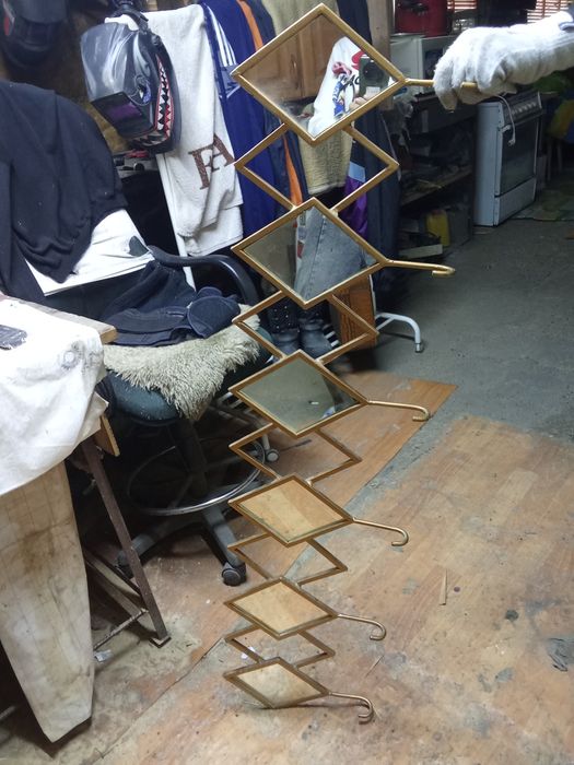 Продам вешалку металическую