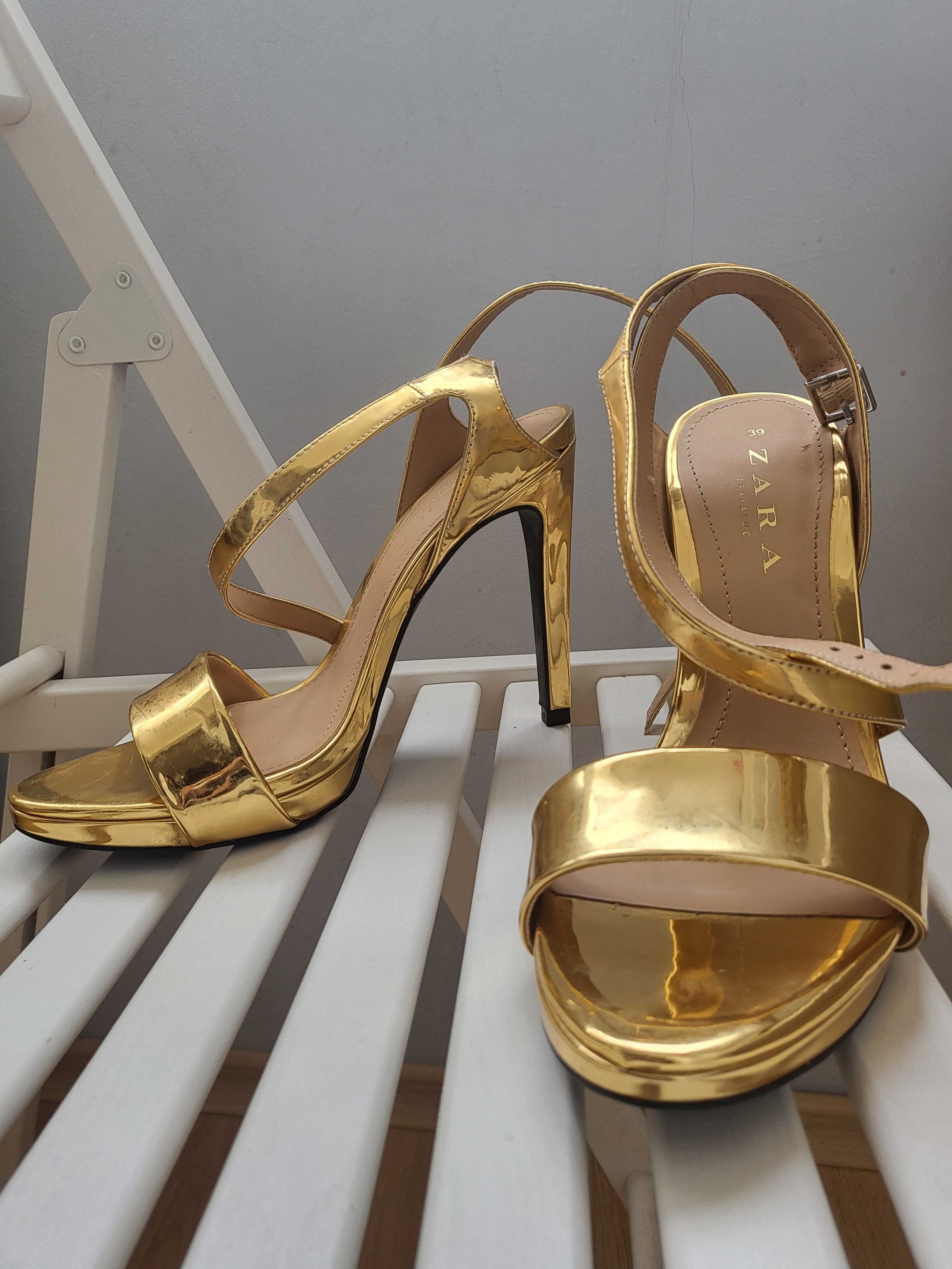 Златни сандали Zara