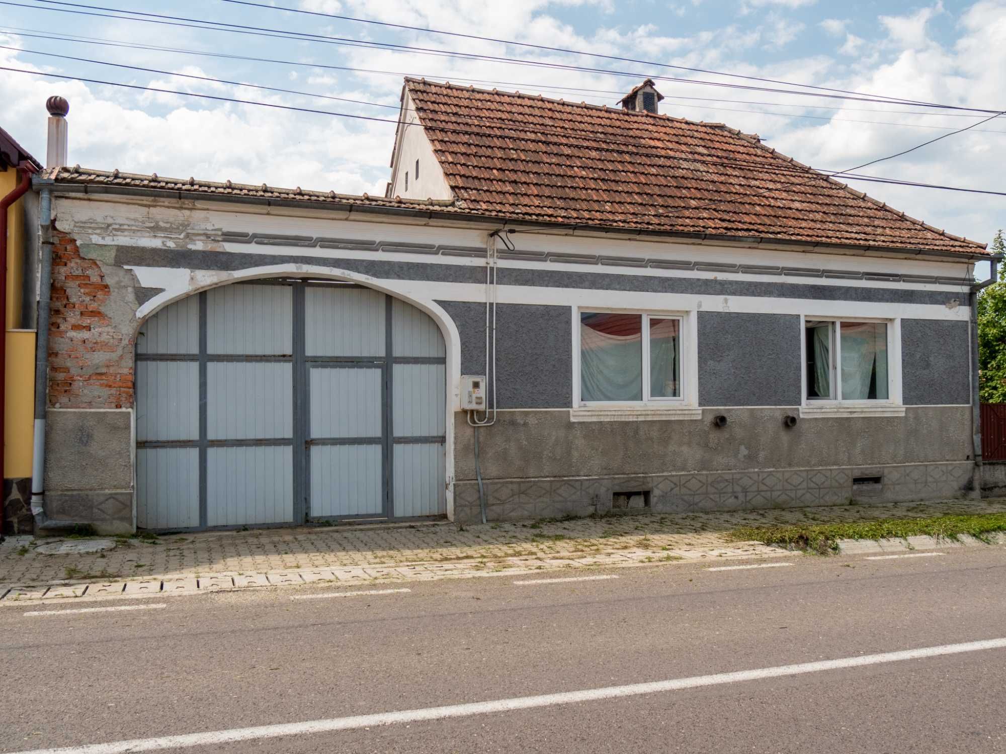 Casa rurala modernizata 3 camere, bucatarie, anexe 90mp + teren 700mp