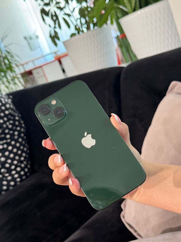 Продам iPhone 13