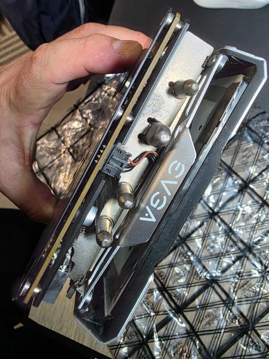 Placa video EVGA GeForce GTX 1070 FTW 8GB GDDR5 256-bit - citeste tot
