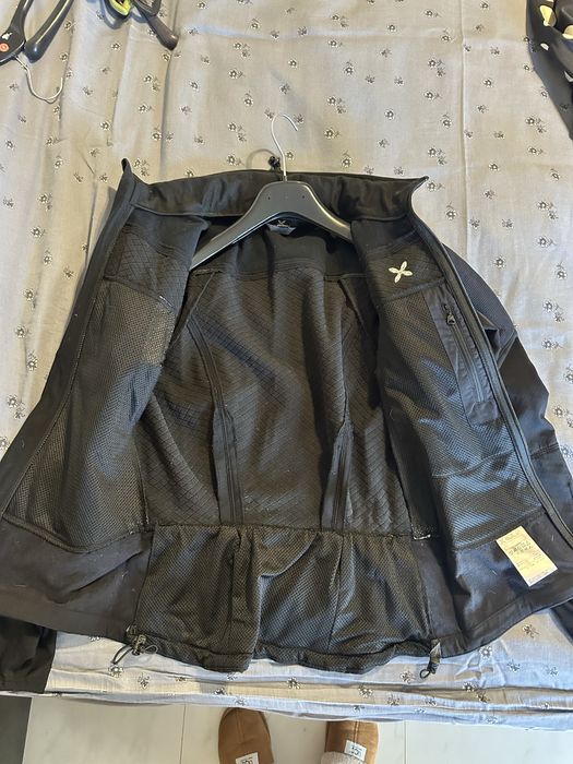 Дамски якета Montura