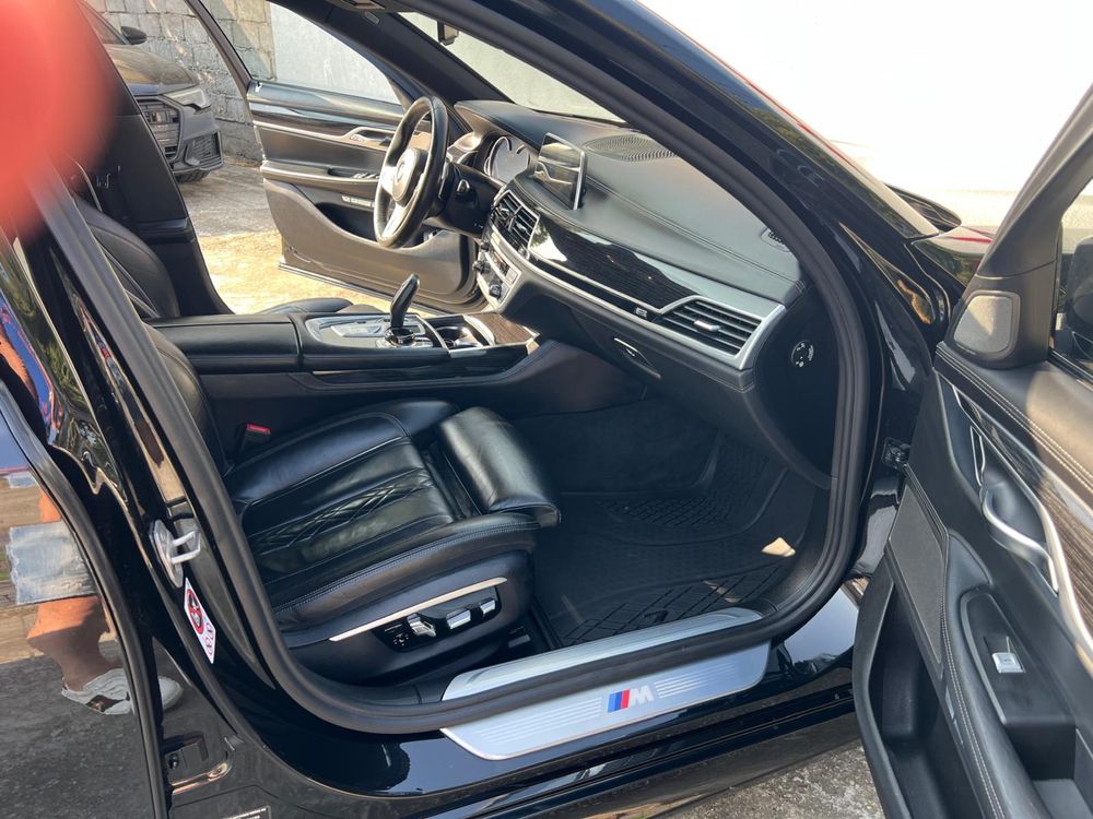 Bmw 750 diesel x drive M pachet extra full 2017 400cp variante schimb