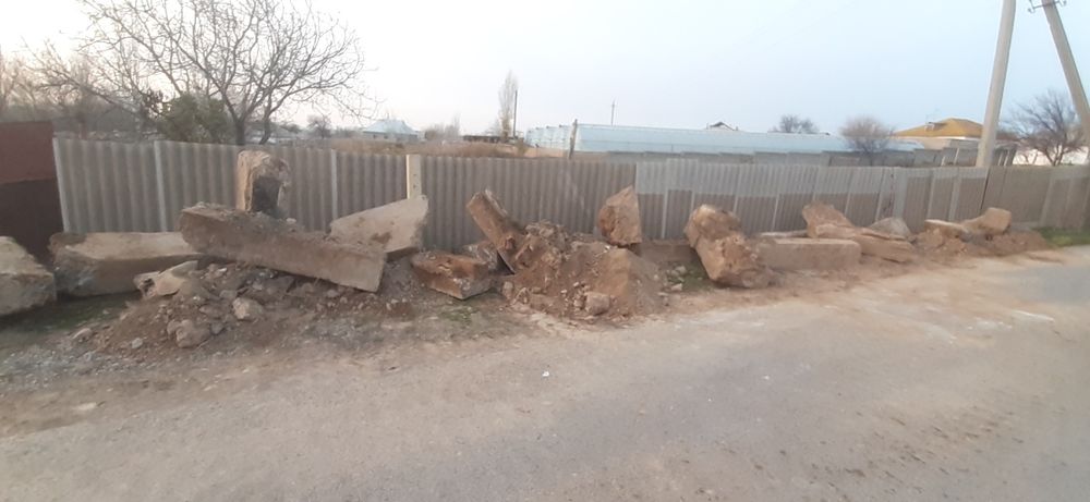 Блужник, фундамент, тас