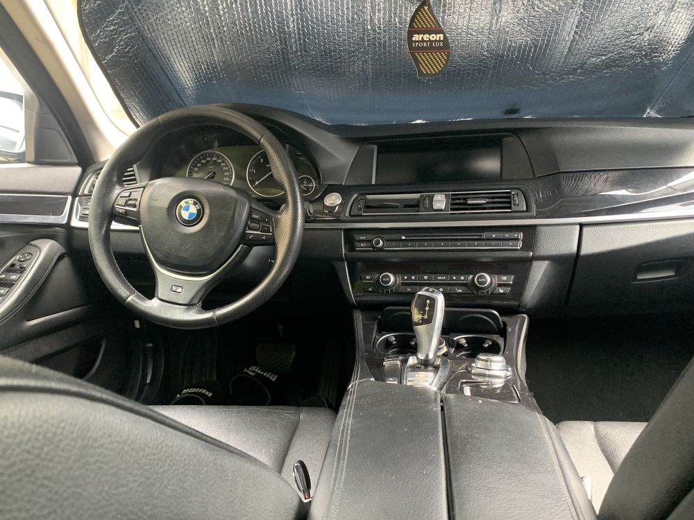 Vand Bmw f10 Bate motorul .