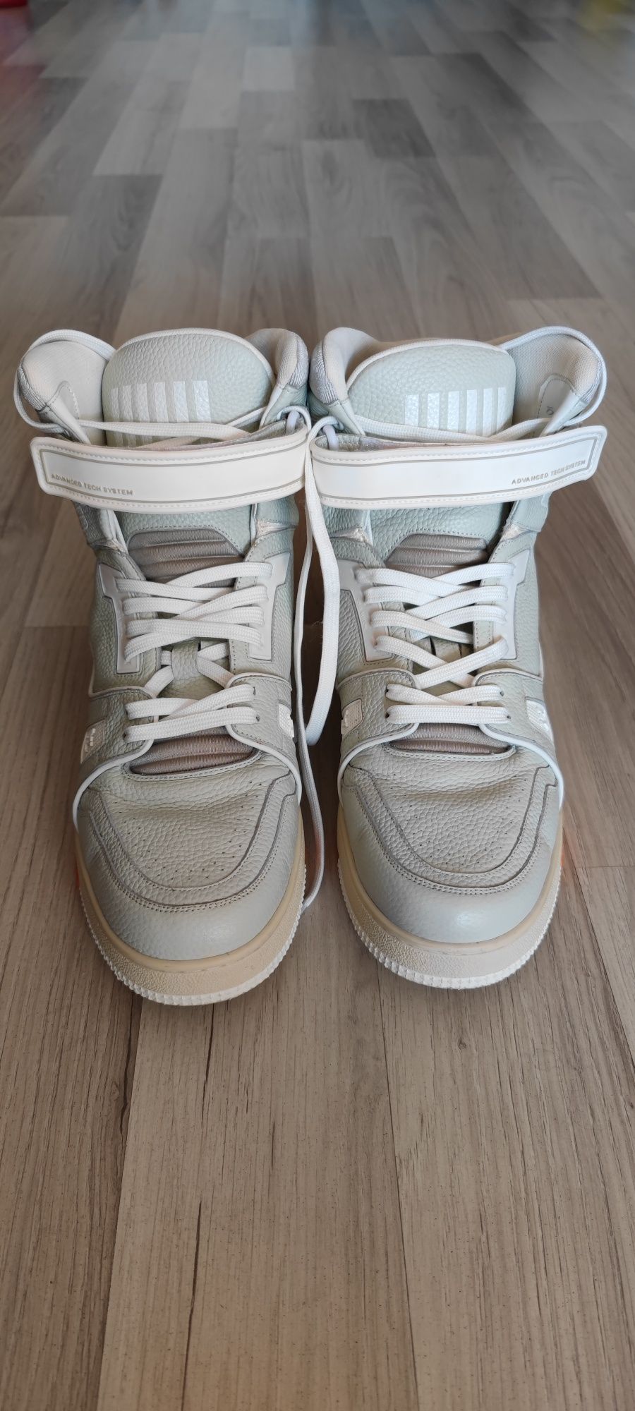 Vând high trainers Louis Vuitton 408