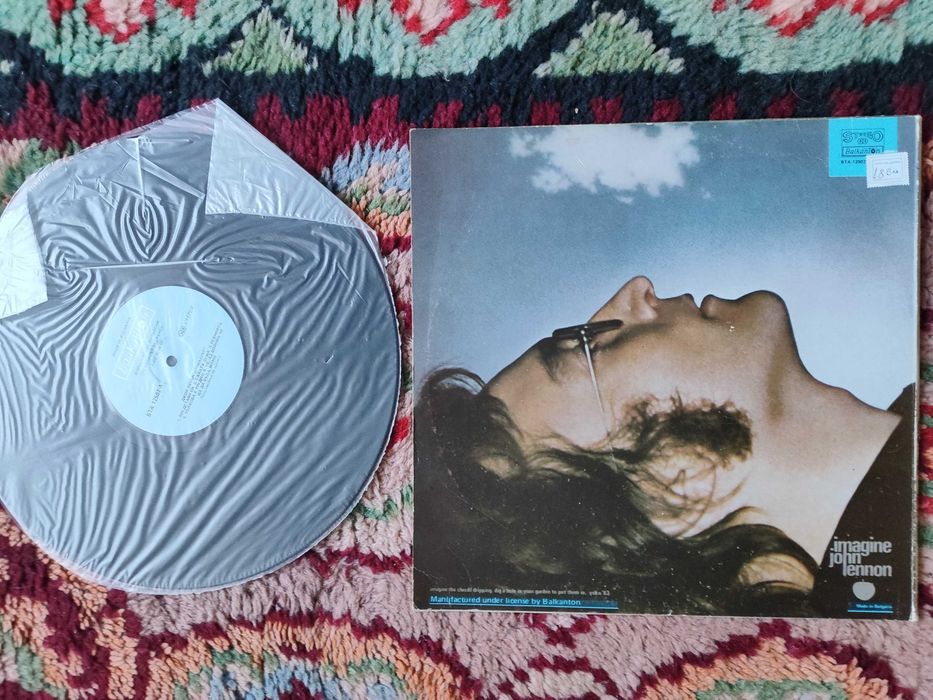 грамофонни плочи Бийтълс Стиви Уондър Джон Ленън Би Джийс Пинк Флойд