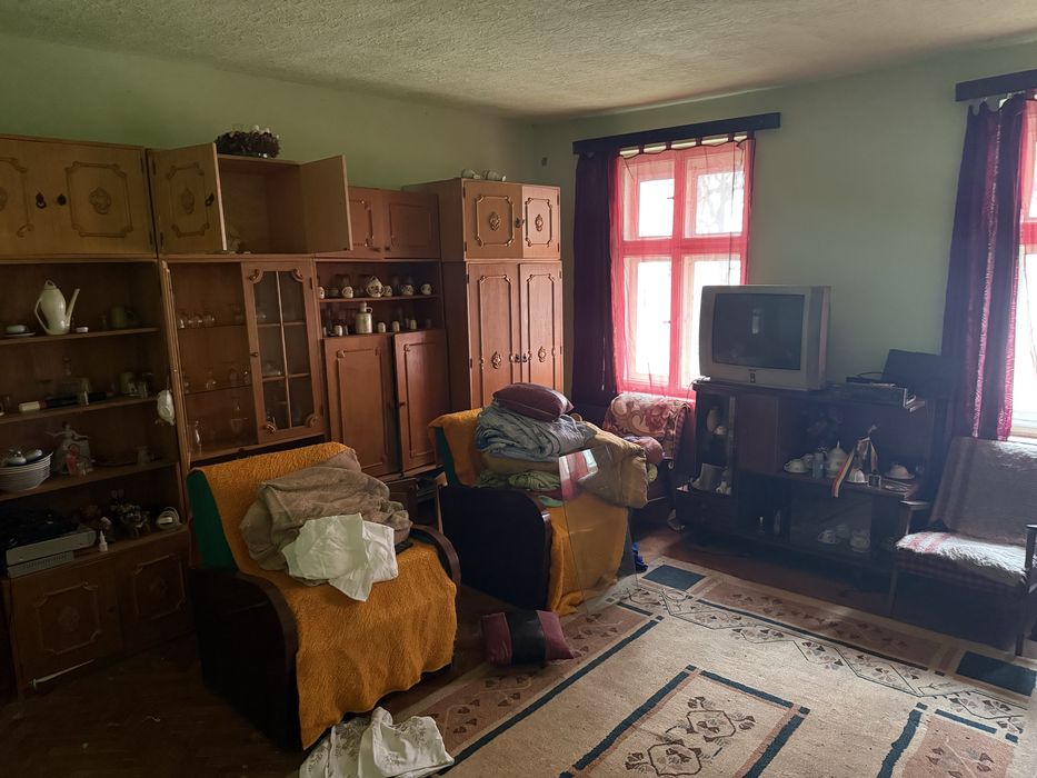 Vand casa in Reghin la curte comuna la pret de apartament in Reghin