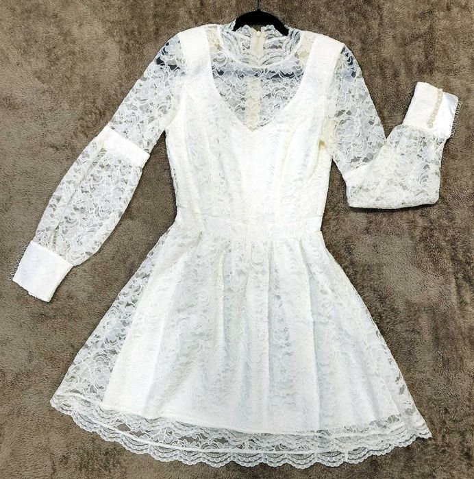 Rochie alba din dantela si perle