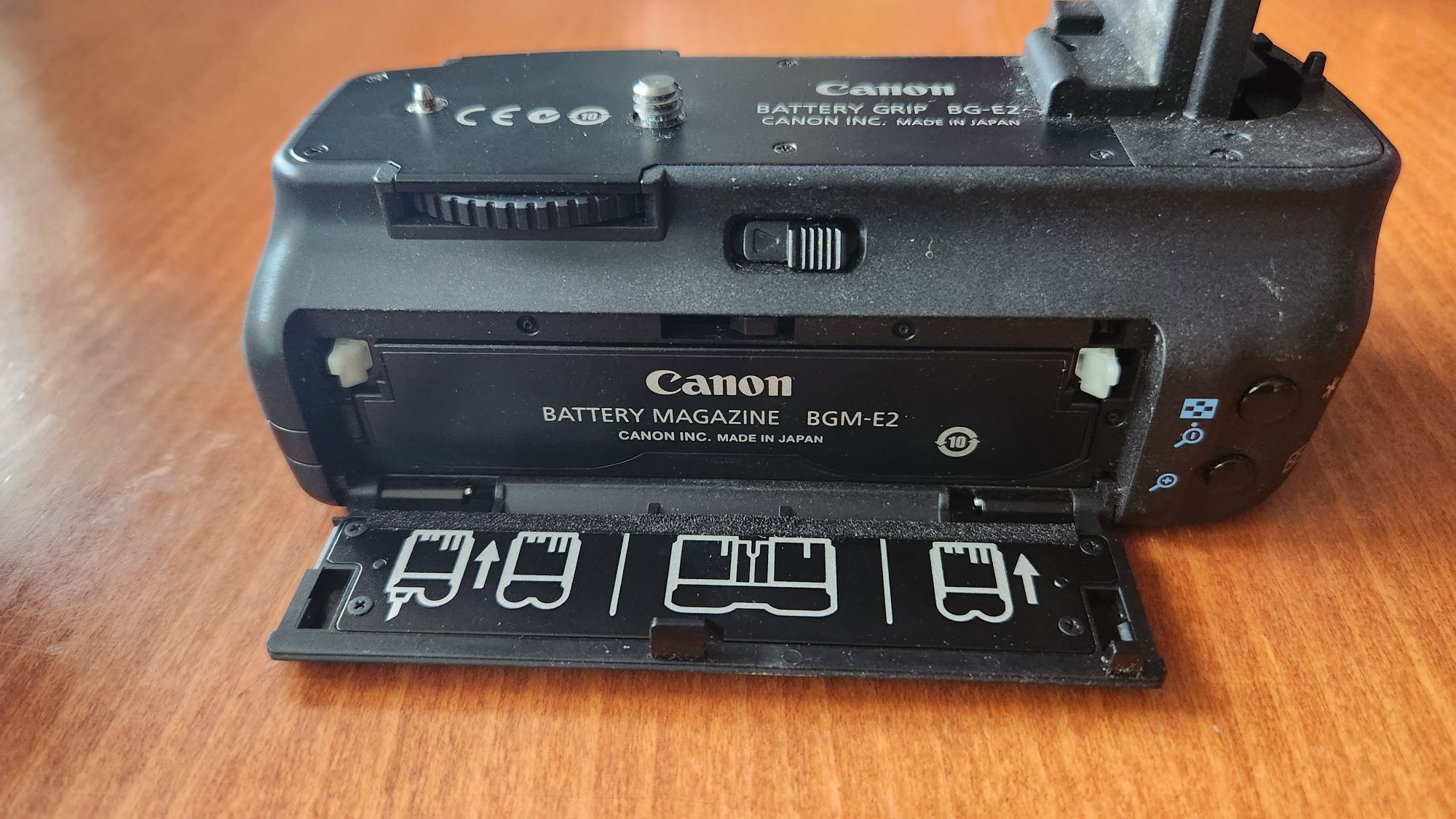 Battery grip Canon BG-E2 / Допълнителна батерия Canon BG-E3