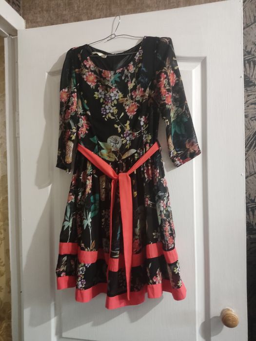 Продам платье размер 42