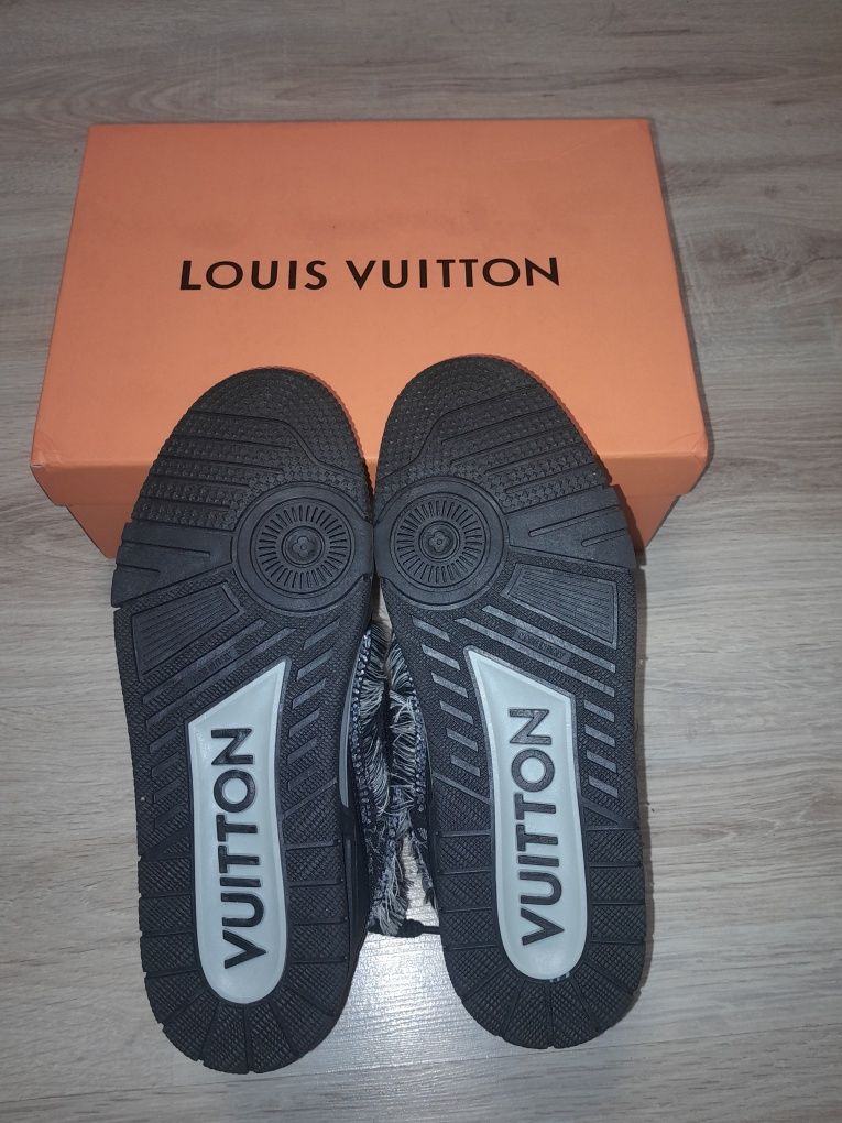 Louis Vuitton skate crystal