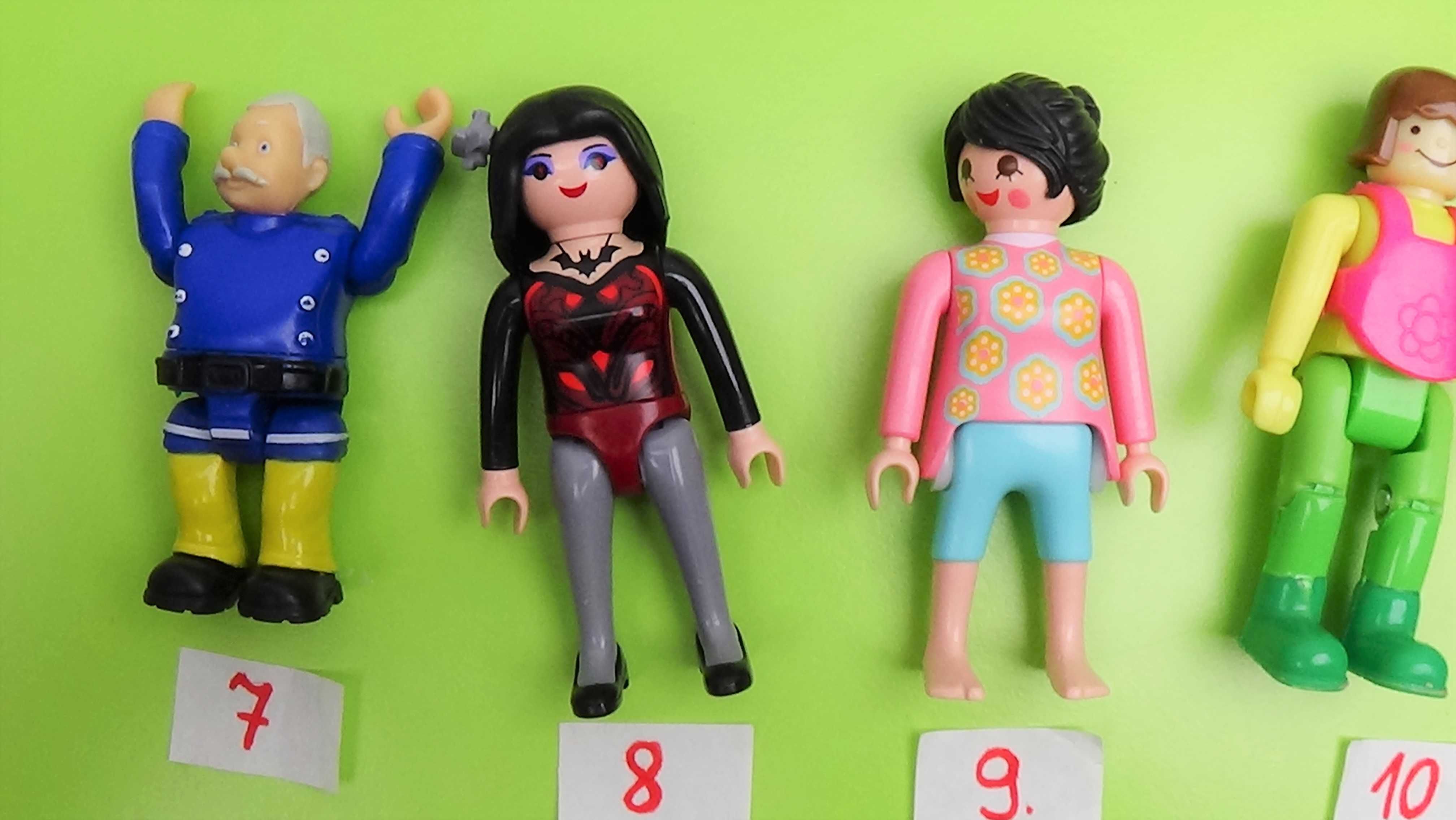 Omuleti playmobil si lego 5 lei bucata