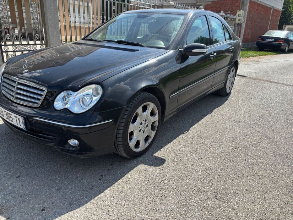 Mercedes C320 CDI V6 224CP CUTIE 7G DESIGNO