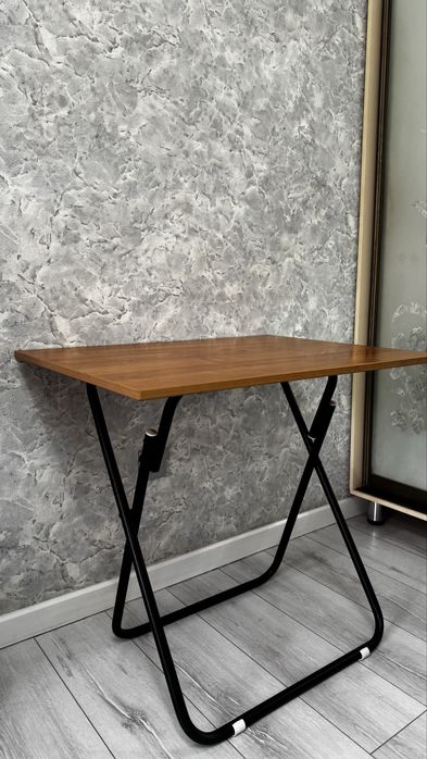 Складной стол из дерева