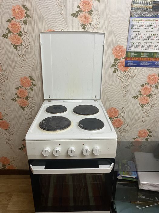 Плита , телевизор , тумба и стооик