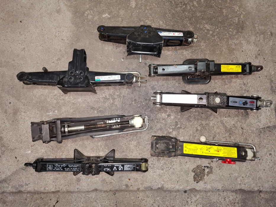 Оригинални крикове за автомобили