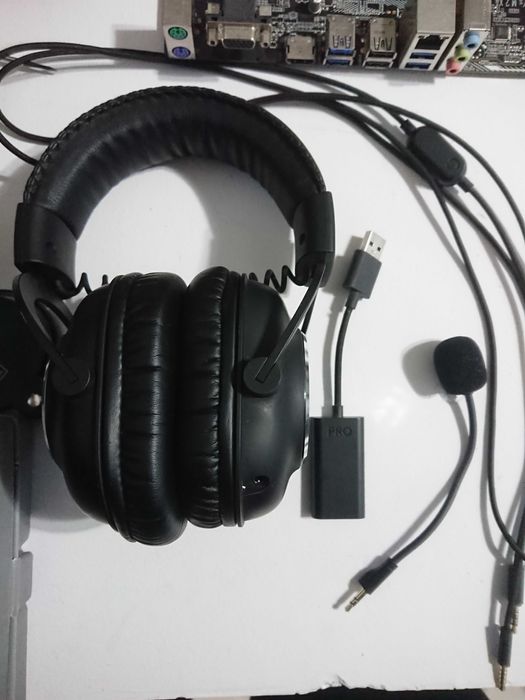 Продавам Logitech Pro X – пълен комплект