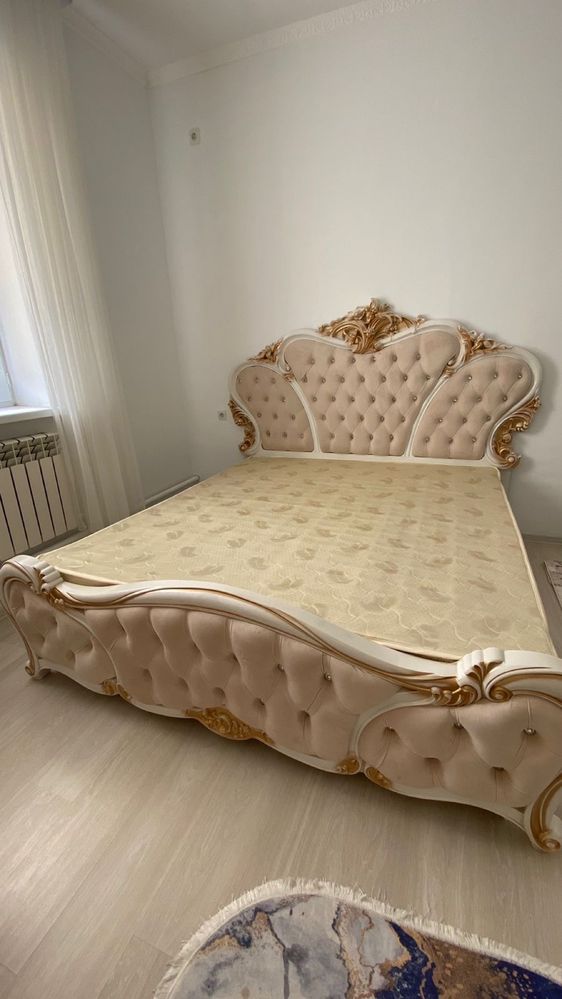 Кровать с матрасом +комод -200’000