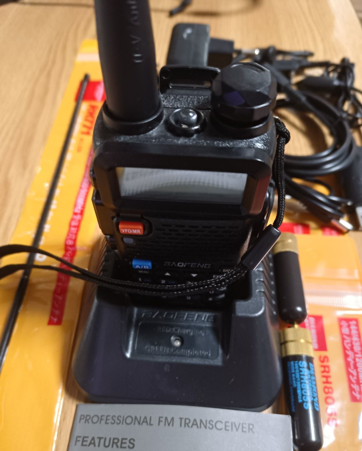 Ocazie!Baofeng UV-5R cu 5 antene și alte accesorii (citiți!)