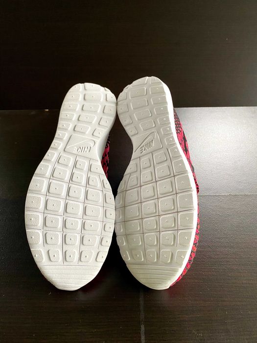 Nike Roshe Run маратонки розово и черно