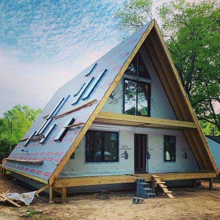 Cabana stil A Frame si casa din structura de lemn de vanzare