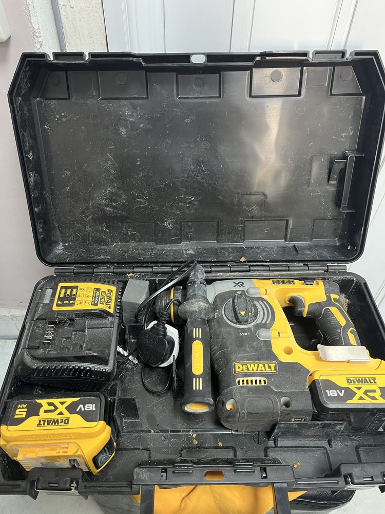 Акумулаторен перфоратор DEWALT DCH273