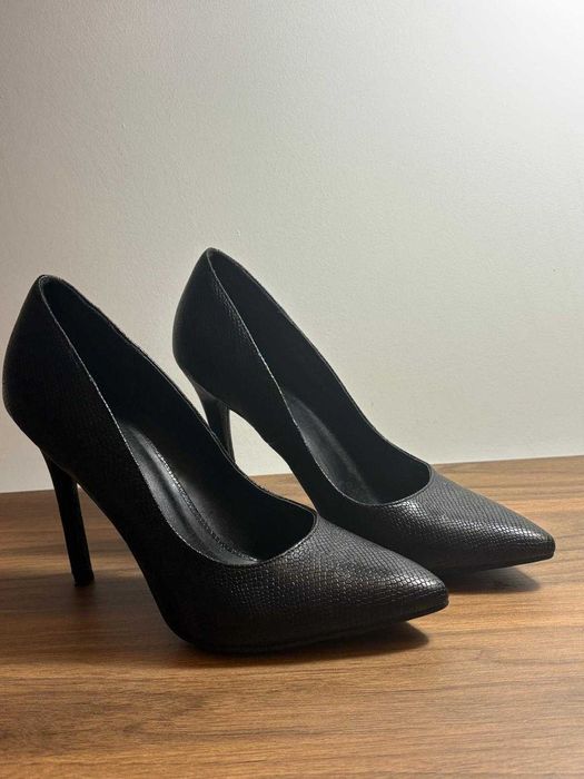 Pantofi In Stare Foarte Buna marime 39