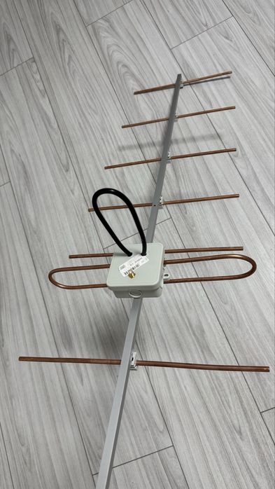 Antena Yagi radioamatori UHF