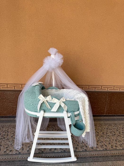 Люлька с пледом и корзина