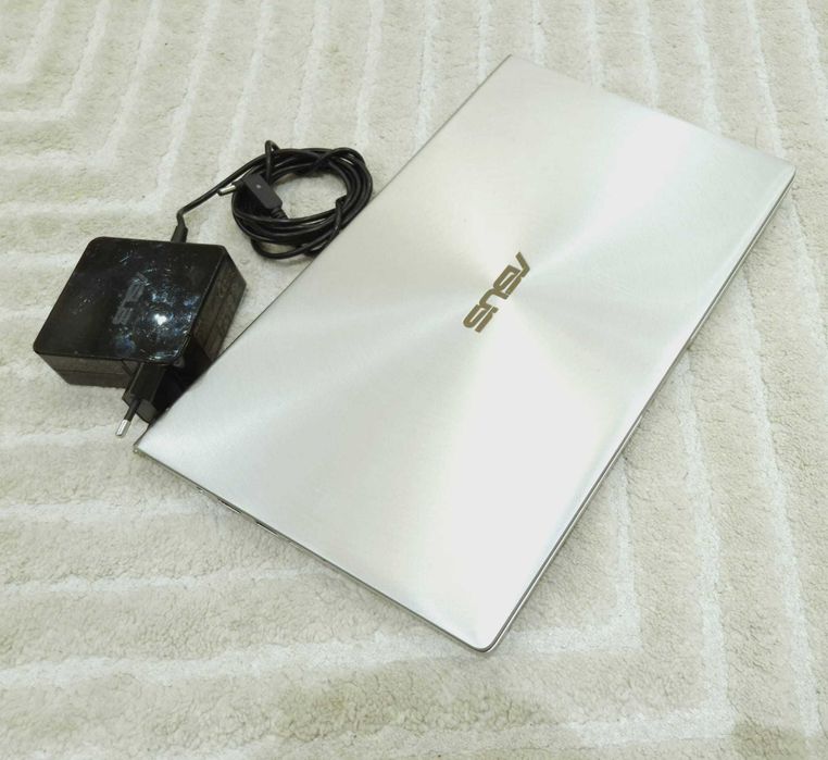 Laptop ASUS ZenBook 14 UX434FLC – i7, 8GB RAM, SSD