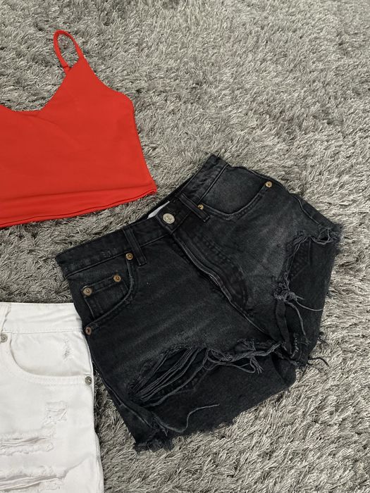 Vand top si pantaloni scurti