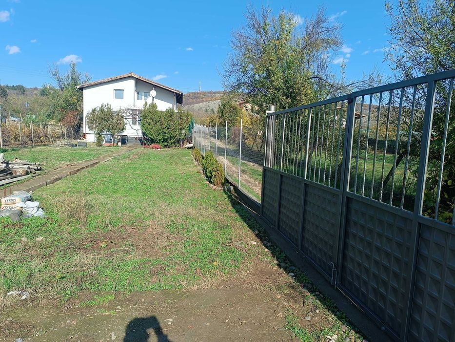 Продавам къща в Червен бряг, Маркова могила.