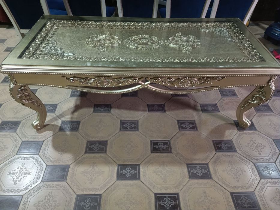 Элита Хон тахта  золотого цвета