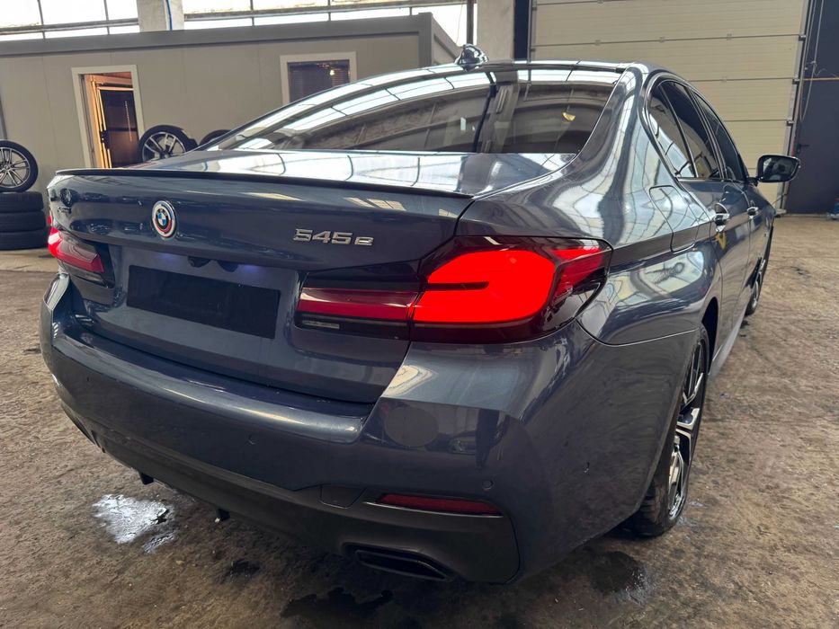 BMW 545e Xdrive avariat