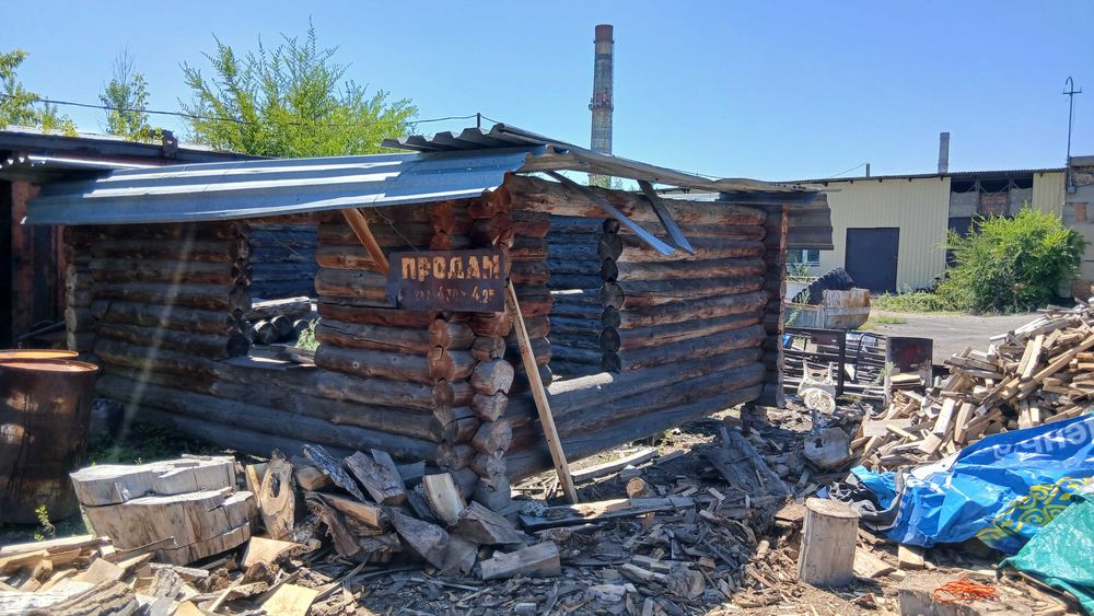 Деревянный сруб для бани или дома.