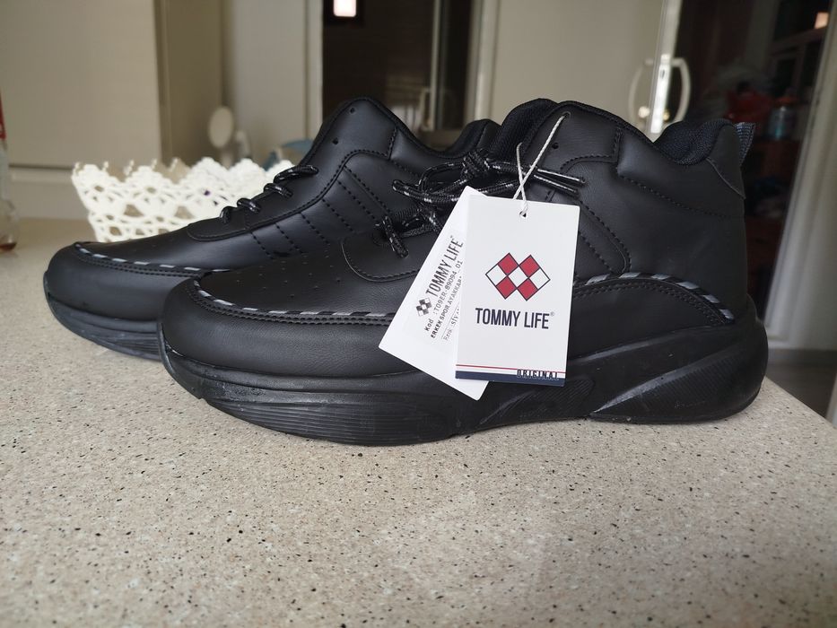 Продаю мужские кроссовки