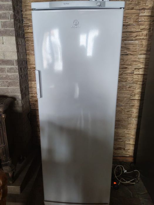 Продам морозильную камеру INDESIT