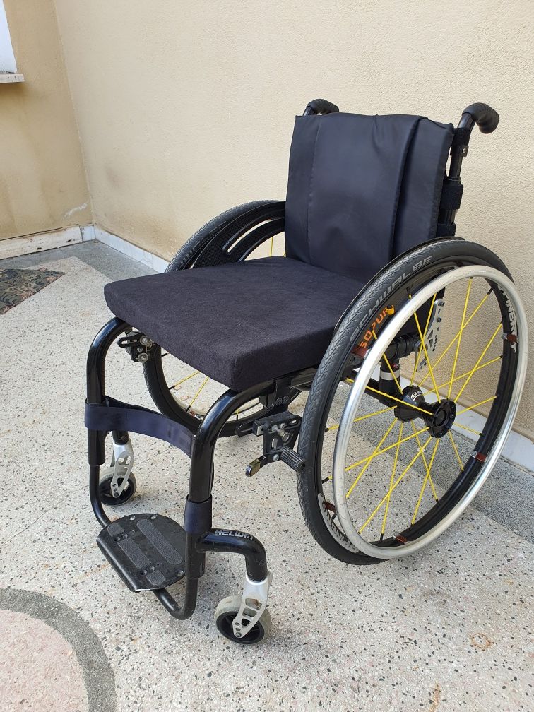 Carut carucior scaun activ Quickie Helium 38-40 handicap dizabilitati