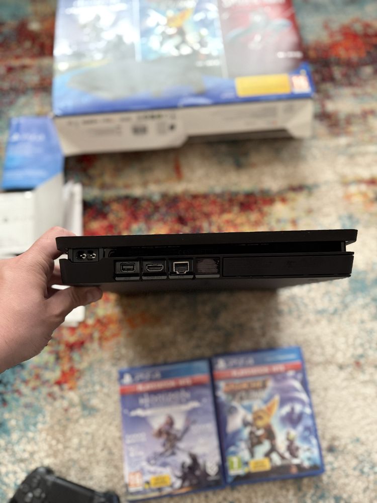 Playstation 4 slim