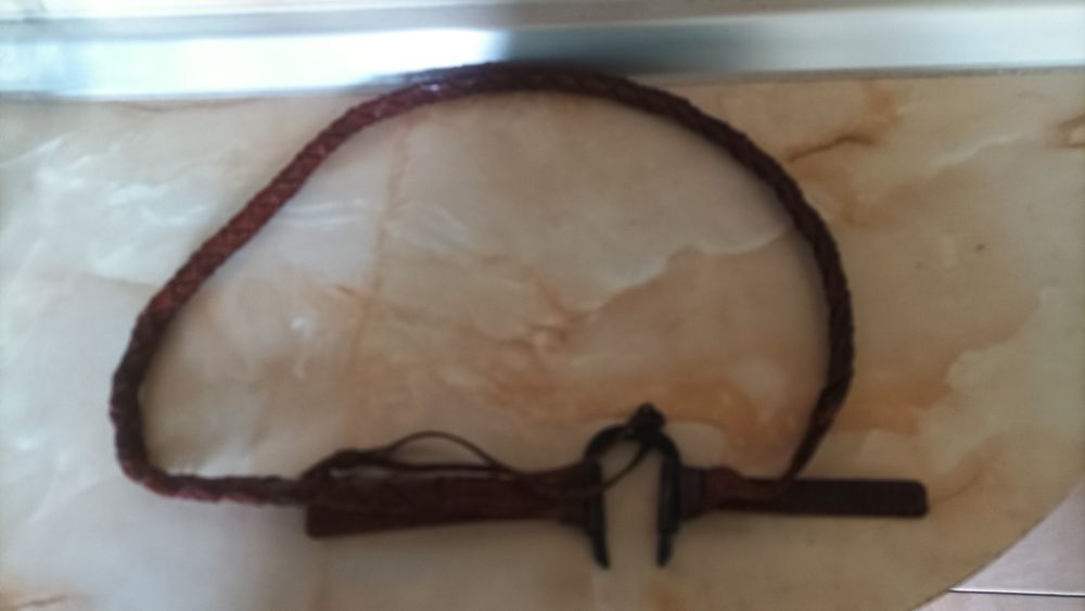 Продавам дамско кожено коланче