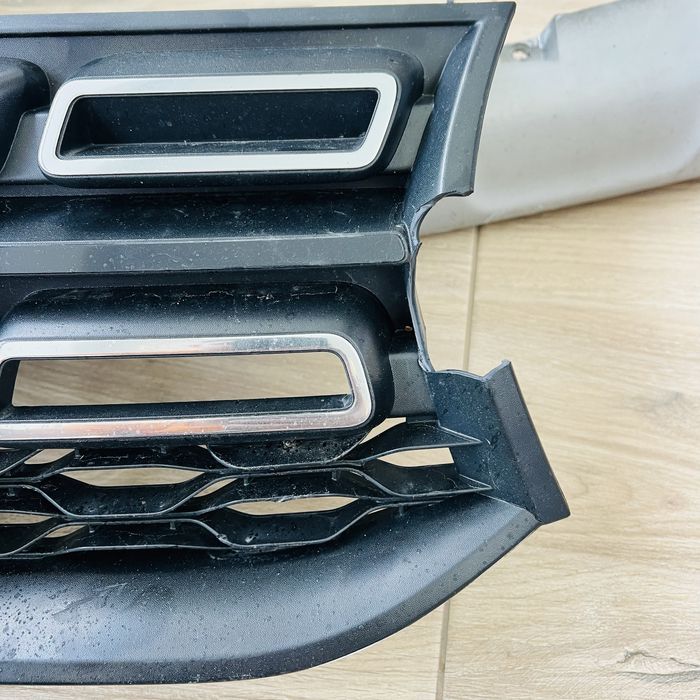 Masca intre faruri dacia sandero 2 facelift