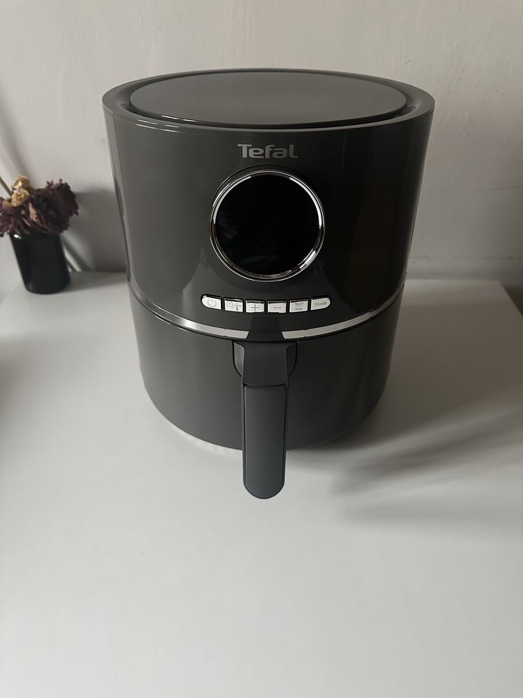 Friteuza cu aer cald Tefal capacitate 4.2L
