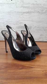 Обувки на ток -черни с камъчета