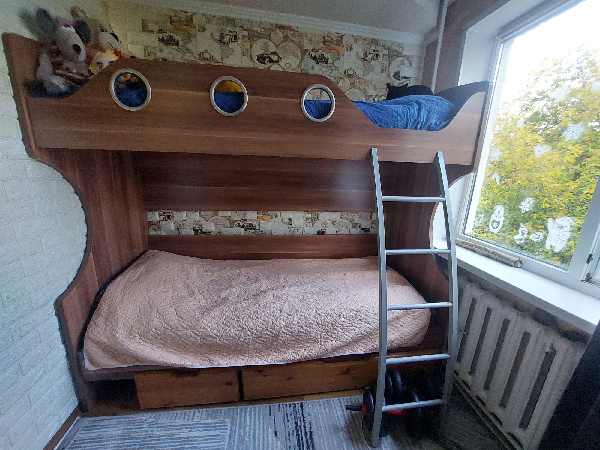 Продам двухъярусную кровать