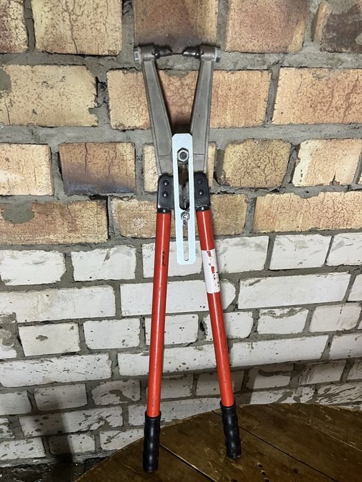 Продам либо сдам в аренду клещи (дырокол) по металу