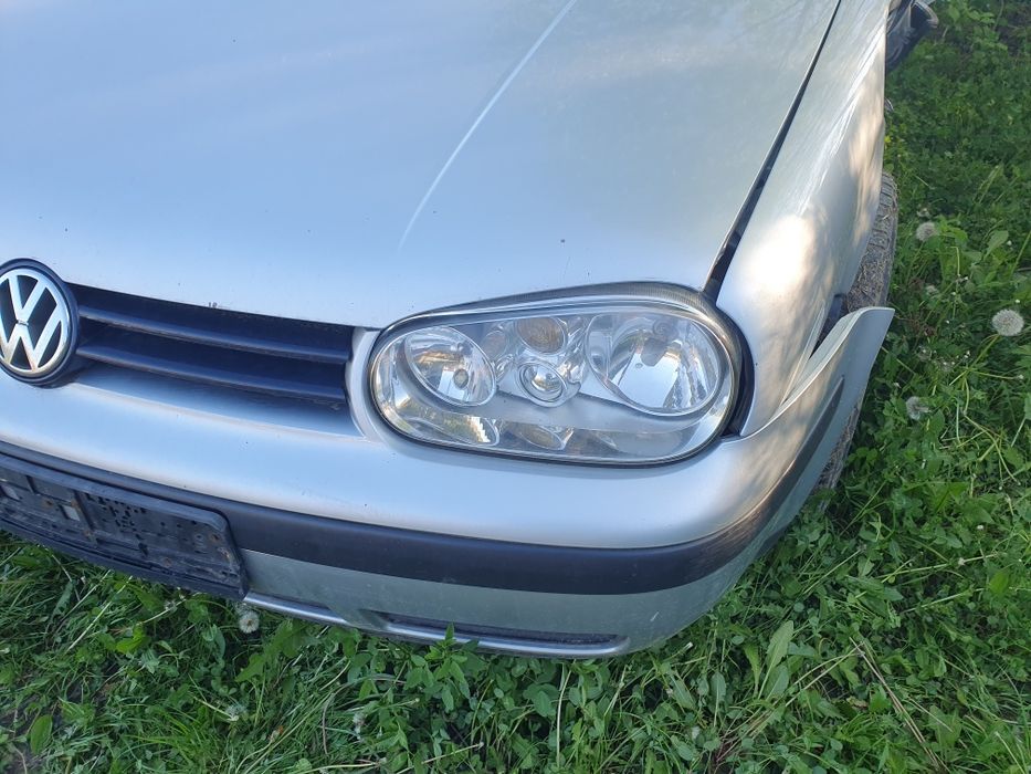 Vând: - faruri - masca fata - capota --- de Golf 4 1.4 din 2001