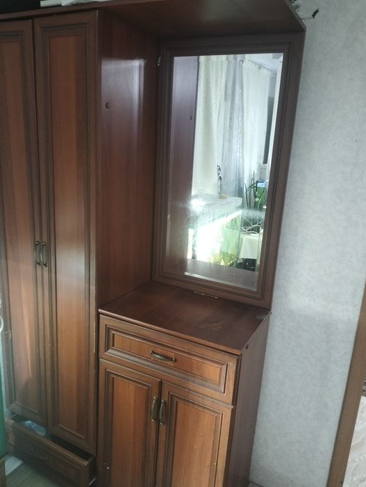 Прихожая отдам..