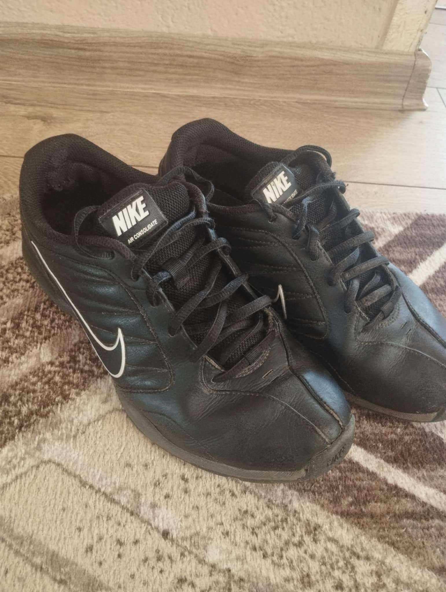 Nike Air Consolidate