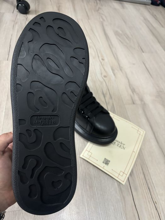Papuci Alexander McQueen negrii marimea 43